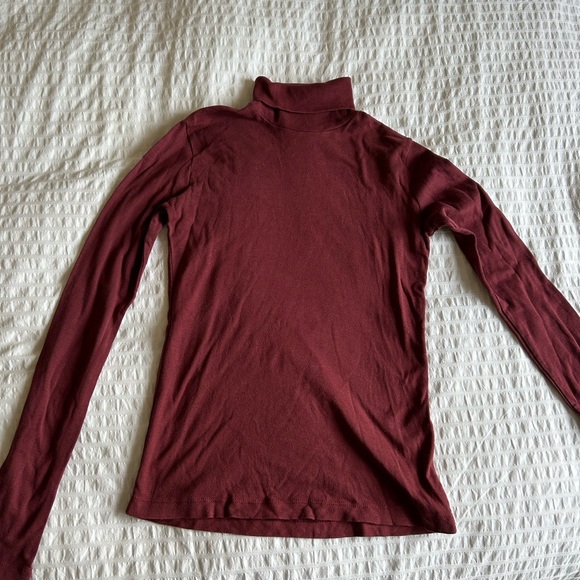KOTN Tops - Kotn turtleneck shirt